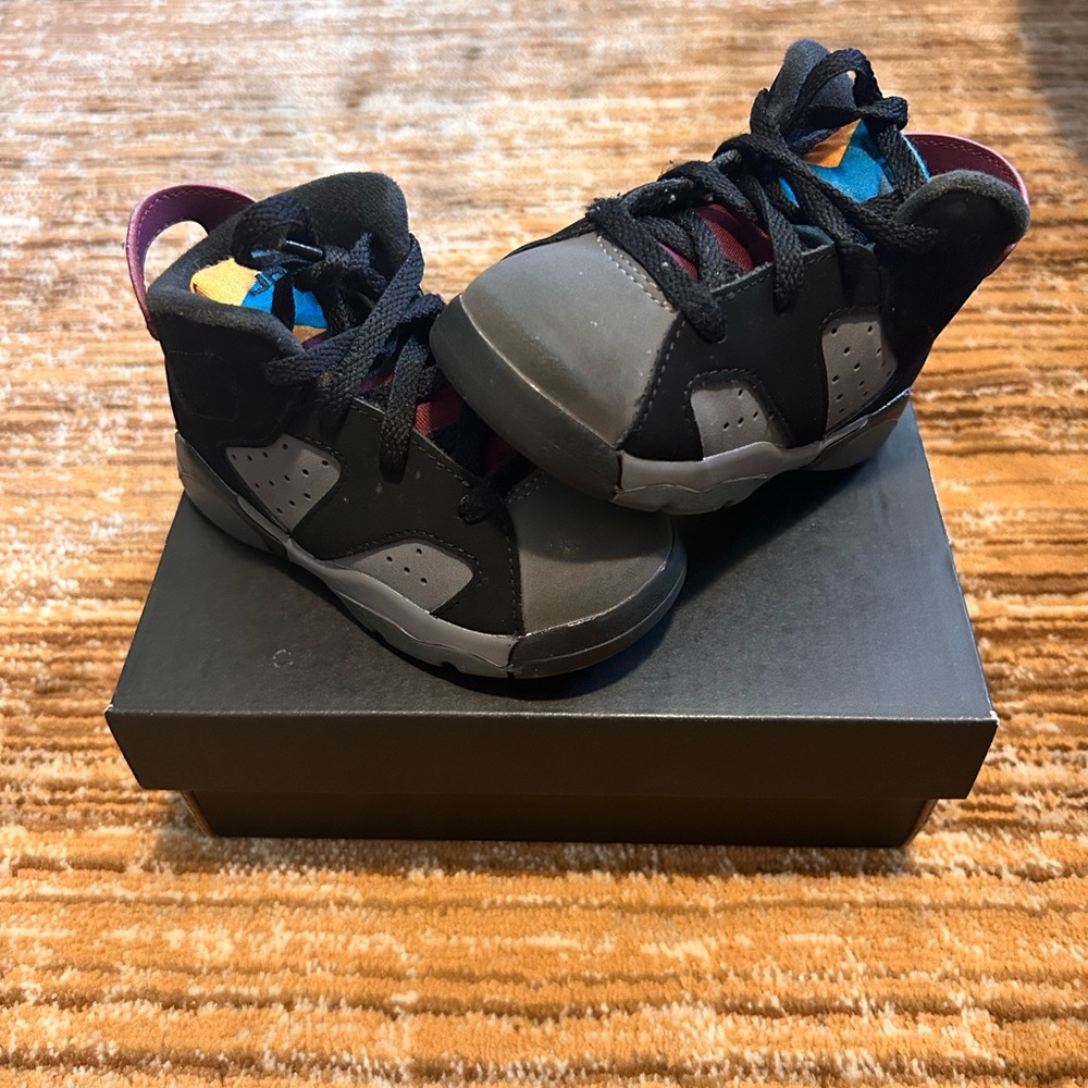 Jordan 6 Bordeaux
6c 
Gray & Black